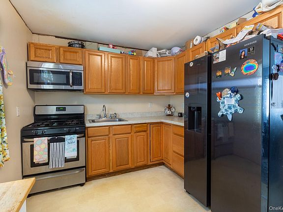 4th image of 47 Ridgedale Avenue