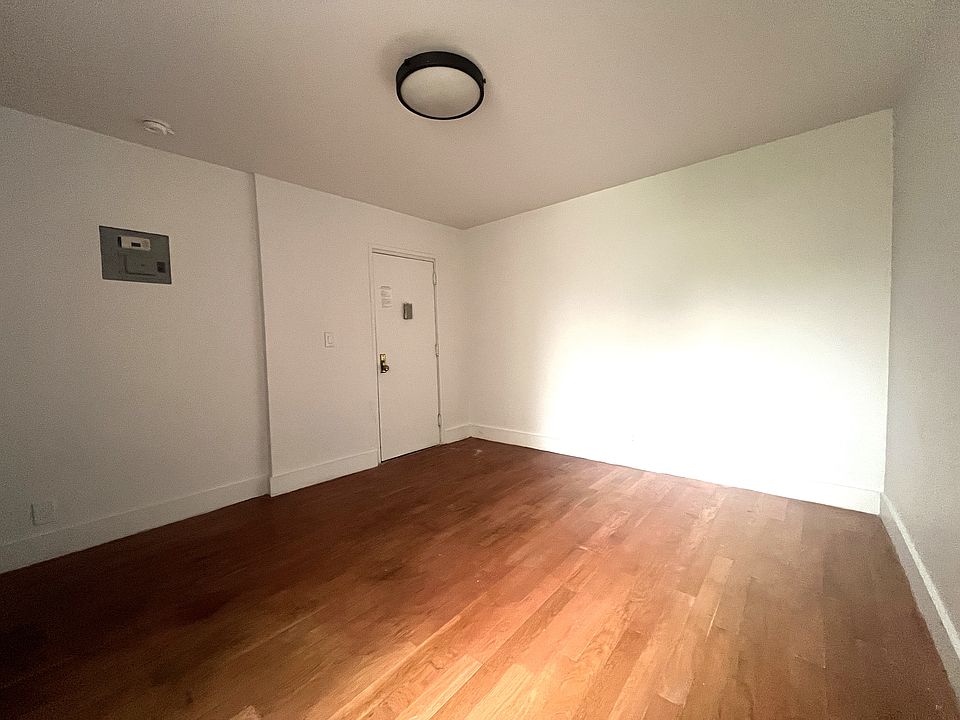2nd image of 301 W 130th St #3R