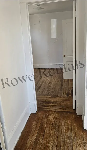 Building Photo - 208 N Clark St #208