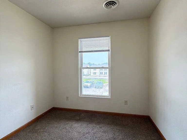 279 Woodridge Ct — Photo 13