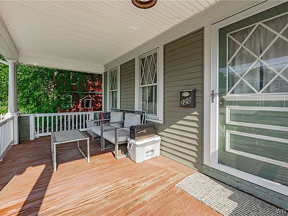 5th image of 220 Elliot St