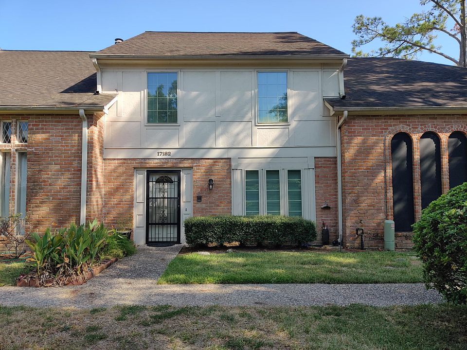 Cute townhome in Ponderosa Village