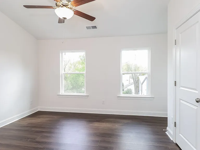 716 Drakeford Ct — Photo 10