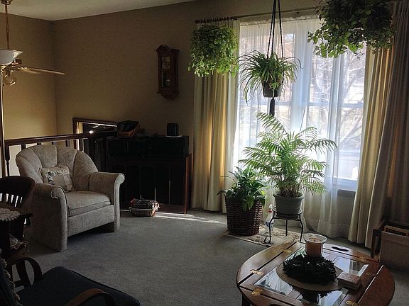 3rd image of 1404 Park Ln