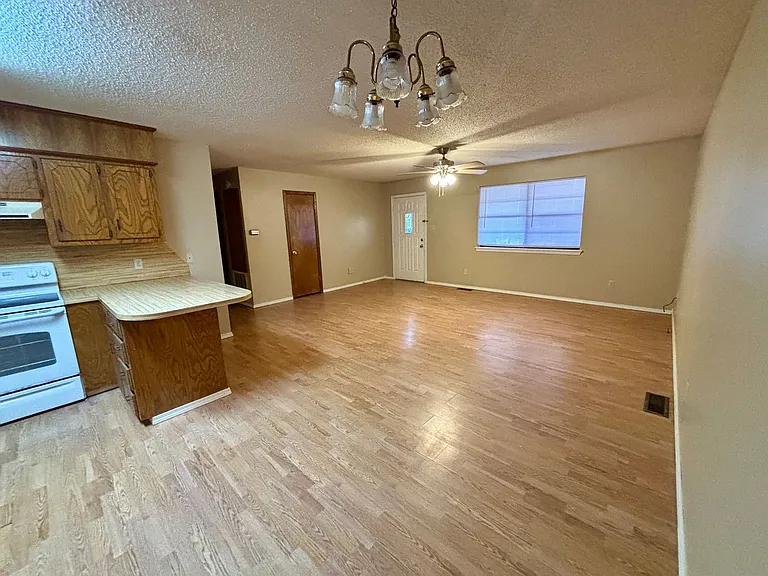 2801 N Hartford Ave — Photo 8