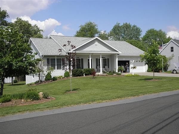 1st image of 14 Belaire Dr