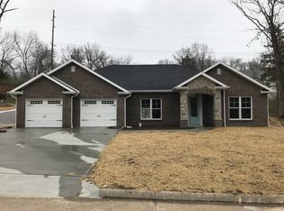 1435 Edgevale Rd, Jefferson City, MO 65101