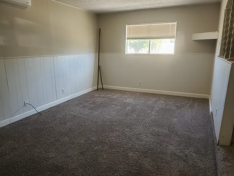 1104 Dexter Ln — Photo 8