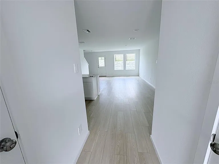 866 Lynx St — Photo 4