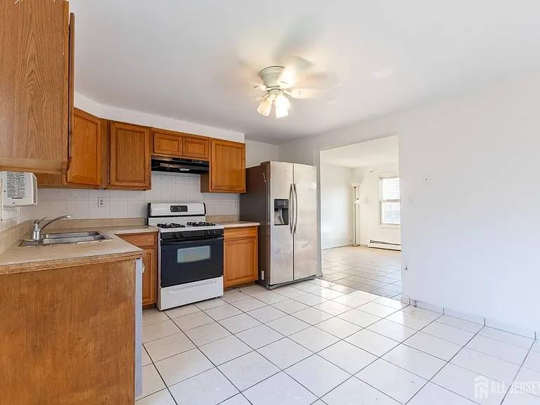13 Gordon St #15 — Photo 8