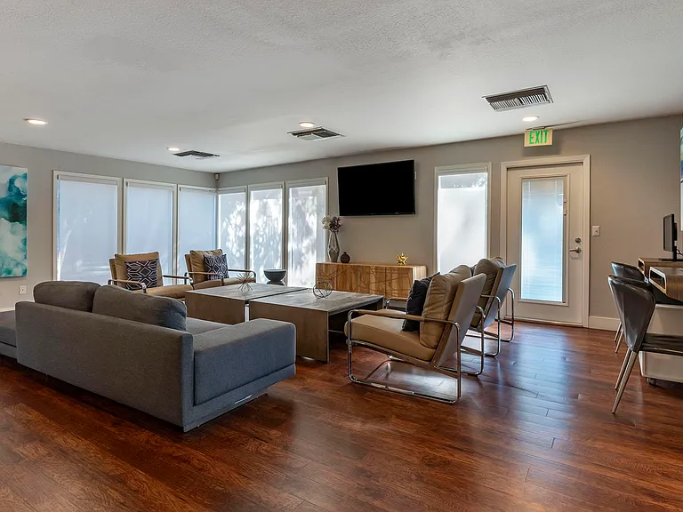 Portofino Apartments — Photo 28