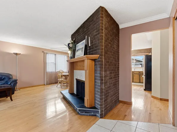 11014 163a Ave NW, Edmonton, AB T5X 2A5