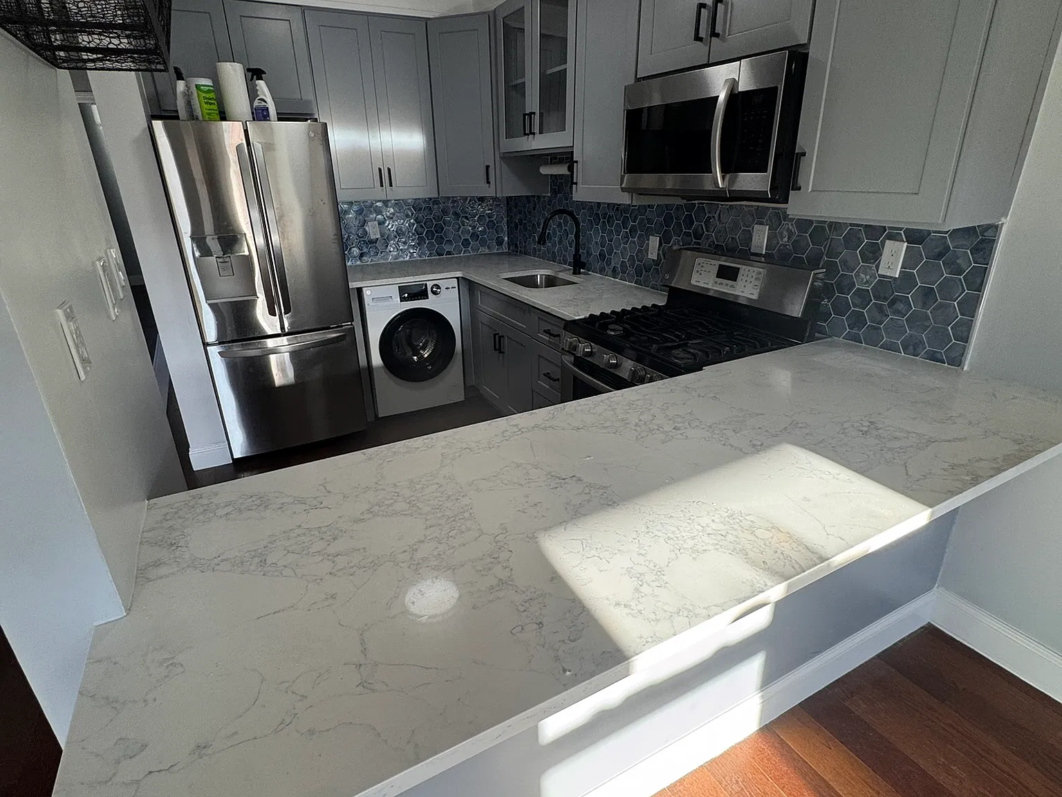 2 bed, 945 sqft, $3,000 — Photo 2