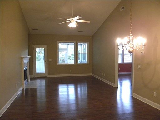 3rd image of 4424 Pine Hollow Dr
