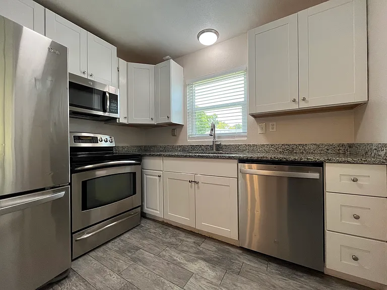 801 Hampton Way — Photo 8
