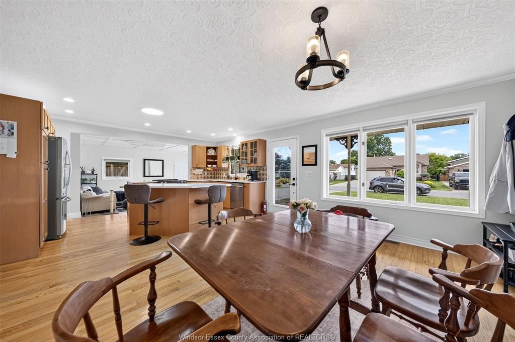 2 Earl Ct, Essex, ON - View 5