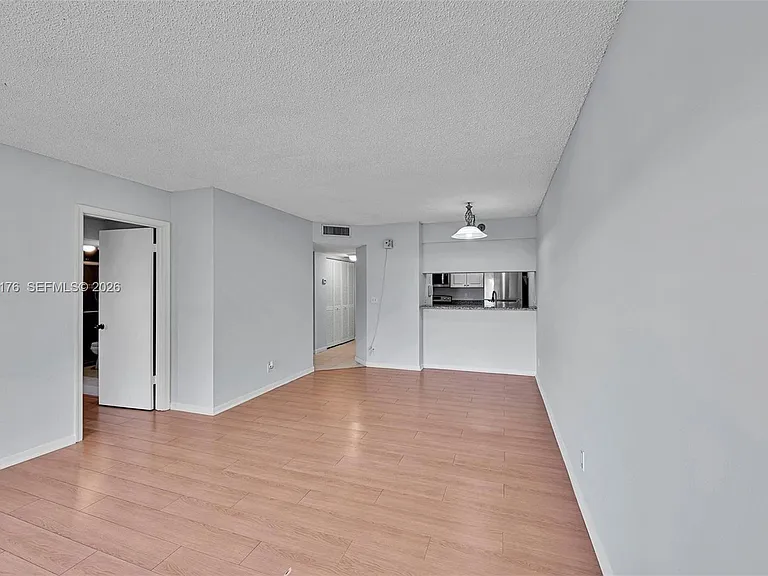 906 Twin Lakes Dr #8-J — Photo 7