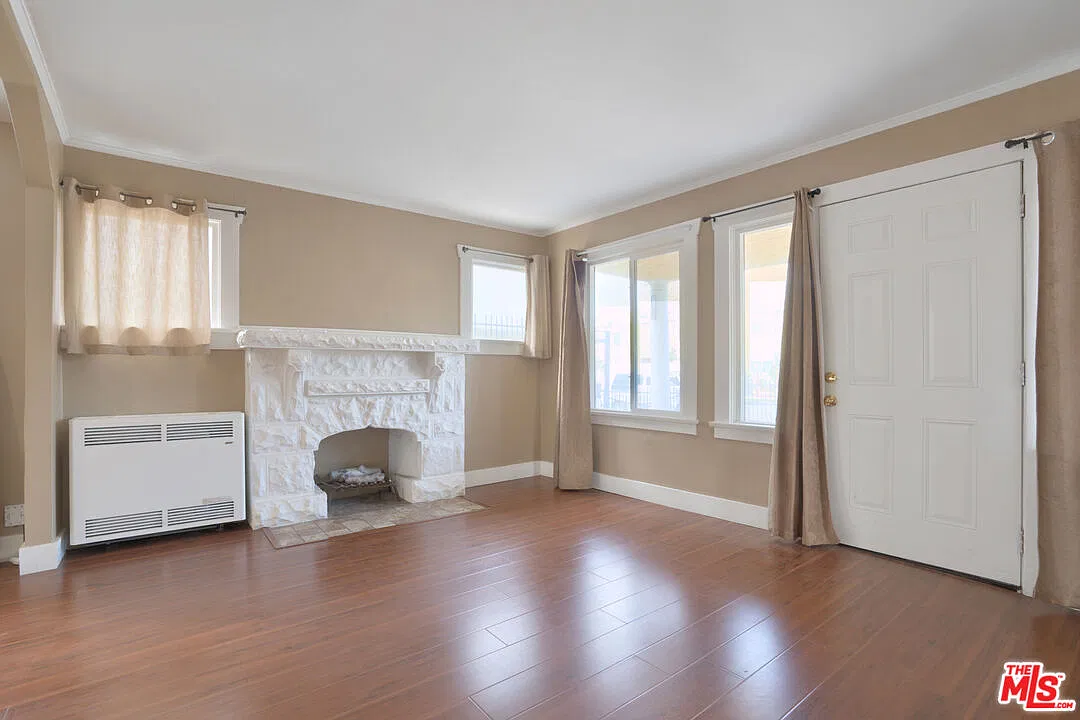 2 bed, 1.0 bath, 820 sqft, $1,799 — Photo 3