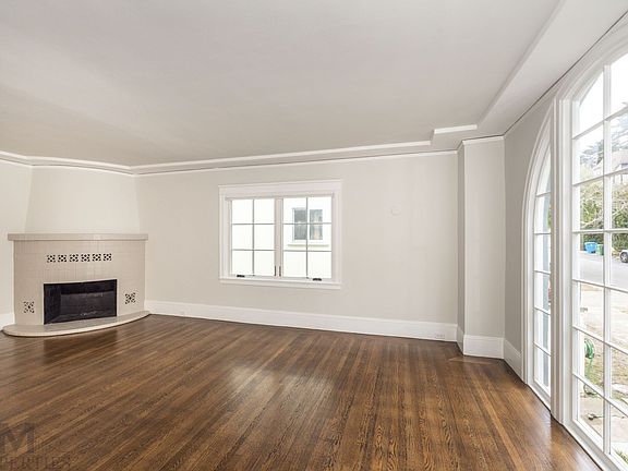 4th image of 325 Dorantes Ave