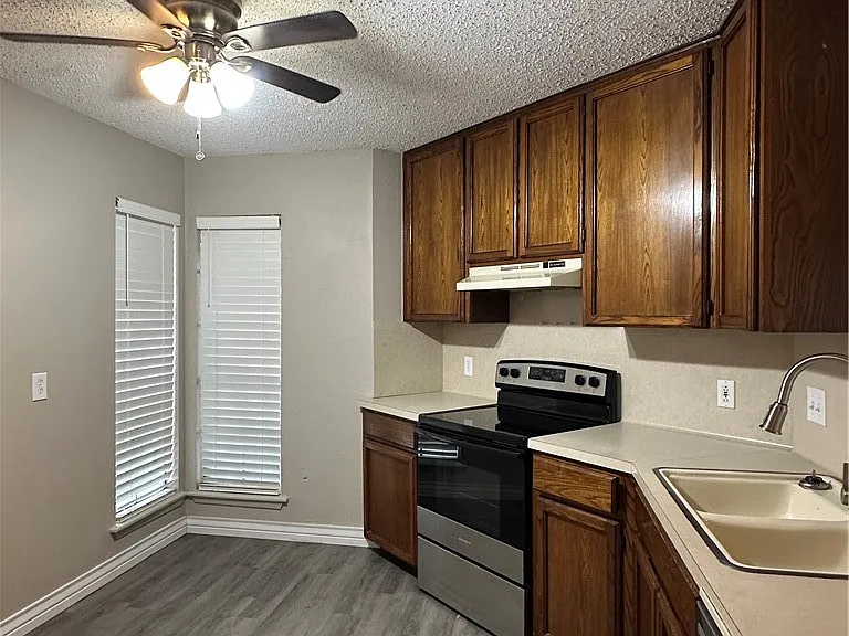 2429 Woodway Dr — Photo 9