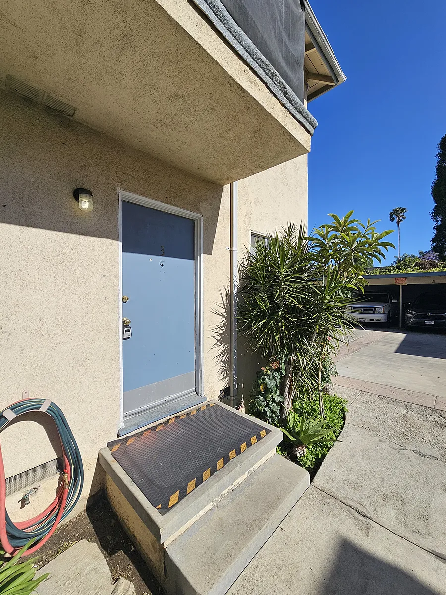 Building Photo - 14208 Vanowen St #3