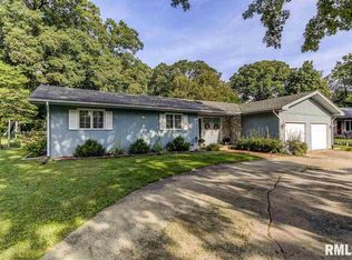 24 Dean Park Dr, Springfield, IL 62707