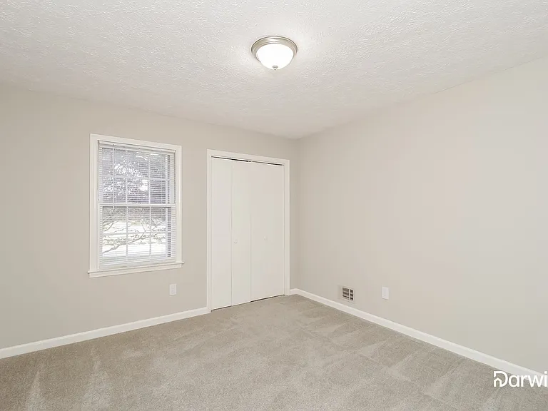 48 Justin Dr — Photo 10