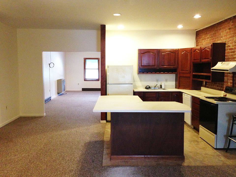 Kitchen & Dining