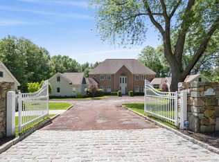 256-258 Middle River Rd, Danbury, CT 06811