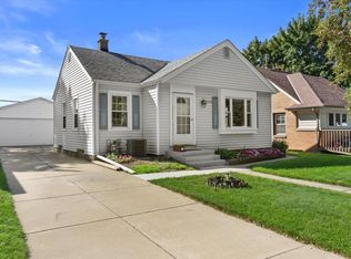 10533 W Everett CIRCLE, West Allis, WI 53214
