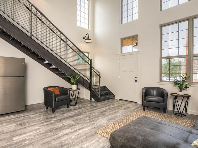 704 SW 15th St #4 — Photo 4