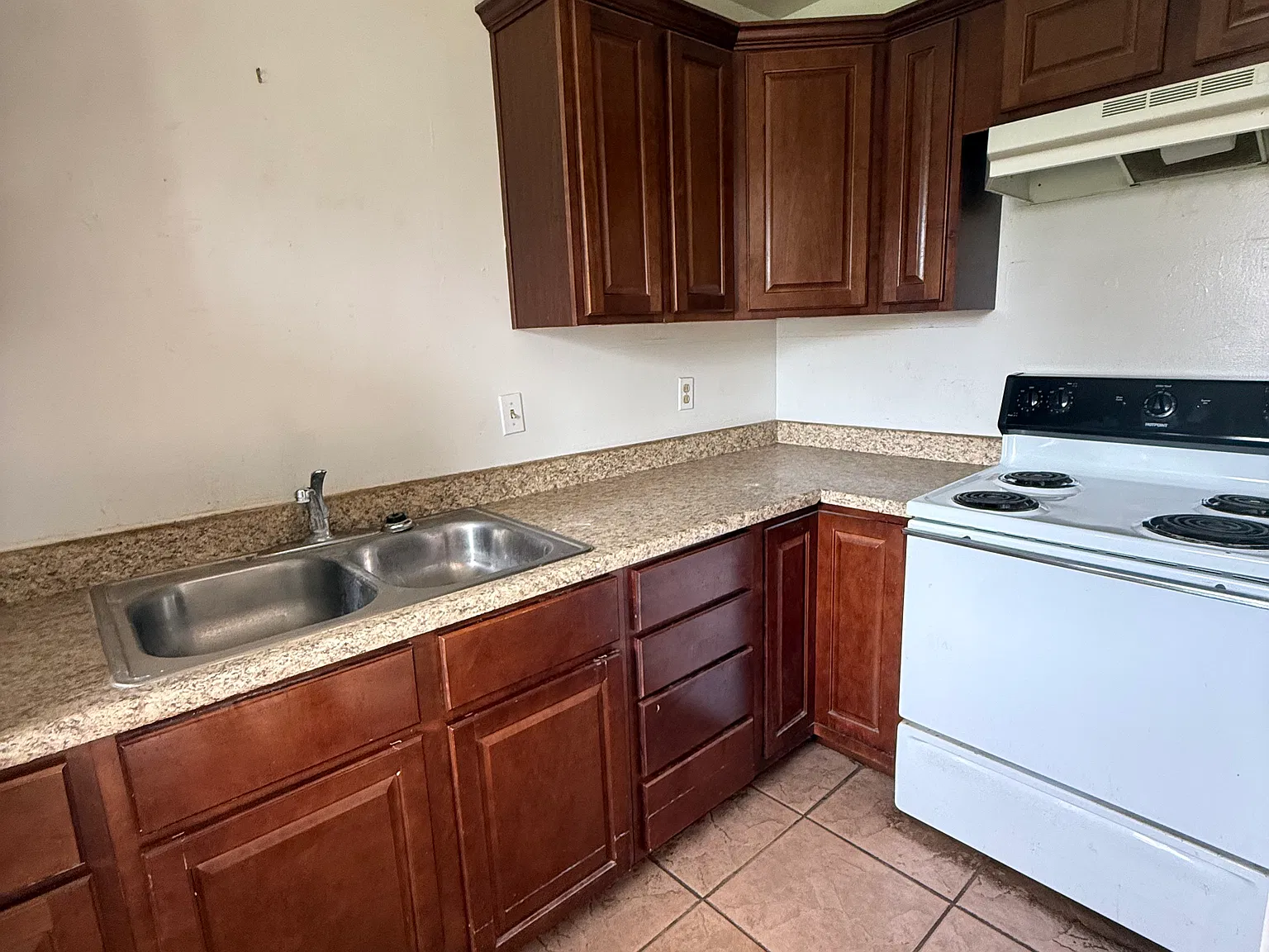 620 W Erie St — Photo 2