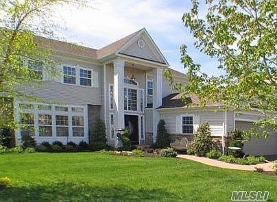 1st image of 11 Hamlet Dr