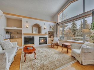 615 Twin Brooks Bnd NW, Edmonton, AB T6J 7E2