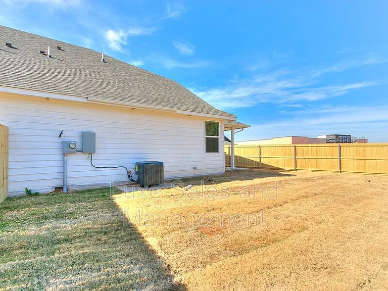 10530 Utica Dr — Photo 39