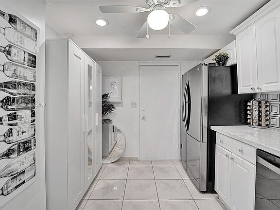 5th image of 4200 Hillcrest Dr APT 915