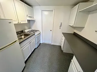 Rented by R New York