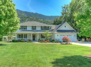 173 Fielder Ln, Grants Pass, OR 97526