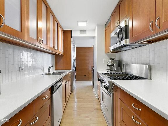 4th image of 404 E 79th St #22FG