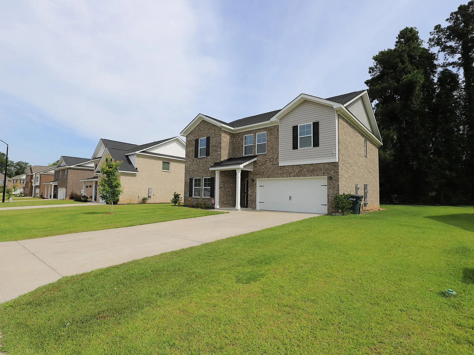 4 bed, 3.0 bath, 2493 sqft, $2,400 — Photo 3