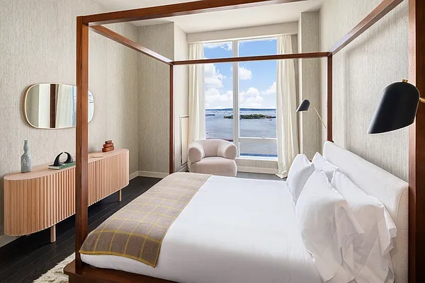 Rented by Extell Marketing Group LLC | media 23