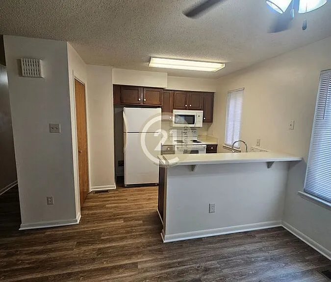 405 32nd St #203 — Photo 6