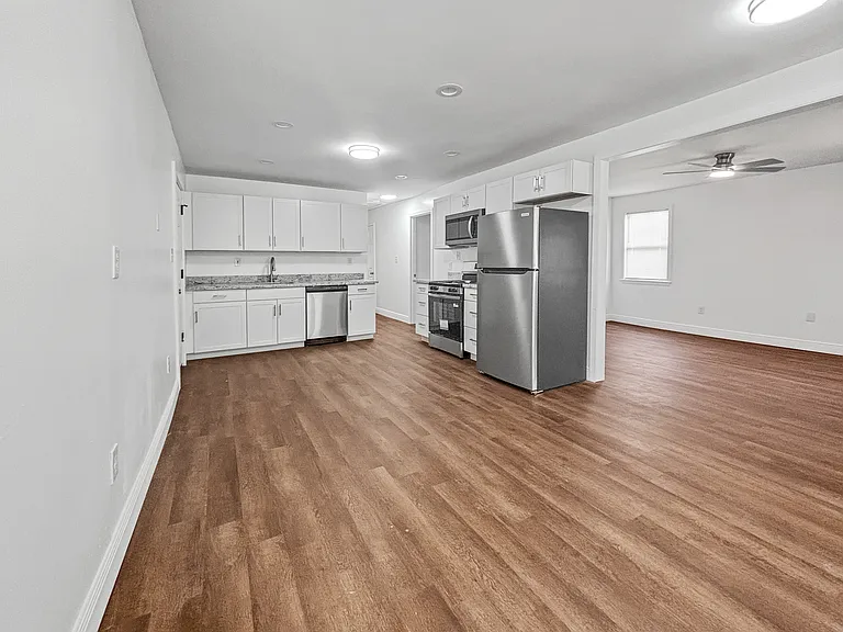 9102 Oleander St — Photo 5