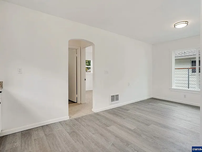 242 Jackson St E #B — Photo 15