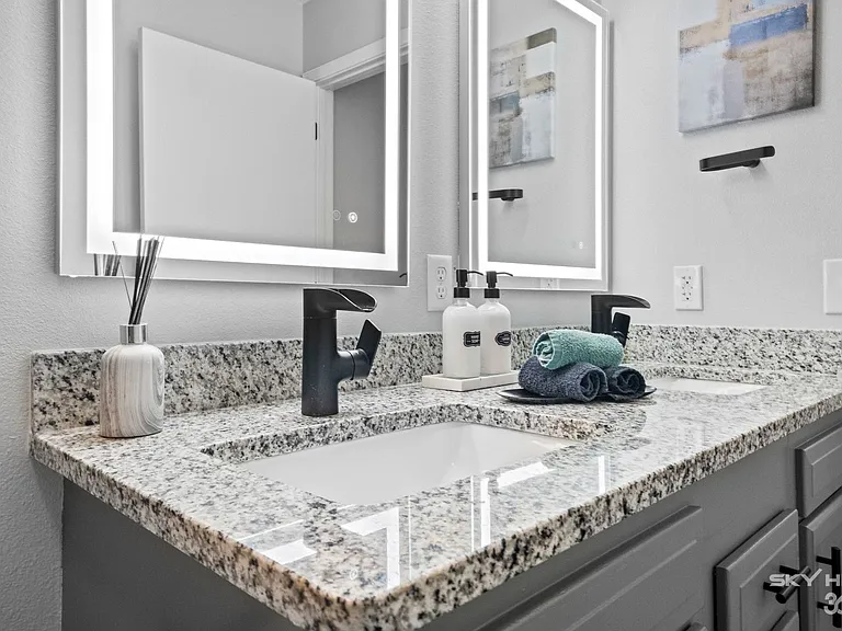 729 S Erika Ave — Photo 32
