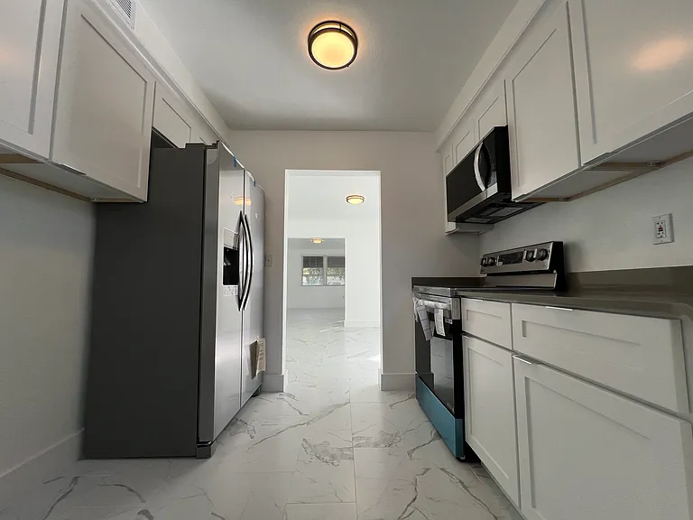 219 Danube Ave #A — Photo 4