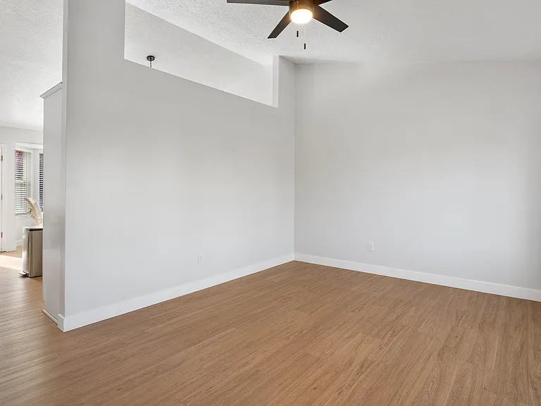 318 E Spyglass Dr — Photo 6