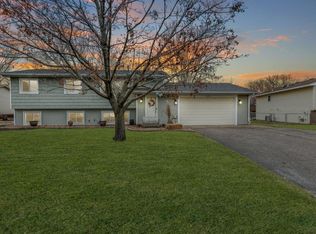 10870 Hummingbird St NW, Coon Rapids, MN 55433