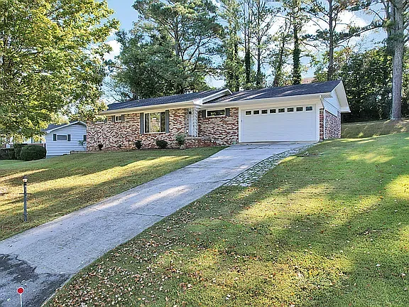3010 Clearwater Dr NE — Photo 1