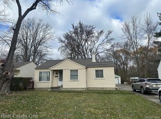 18261 Brentwood St, Livonia, MI 48152